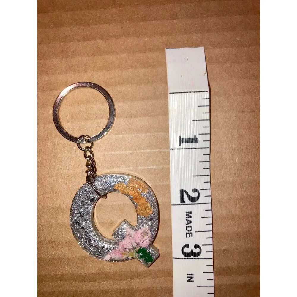 ☀️3/$9☀️ Letter “Q” Resin Keychain